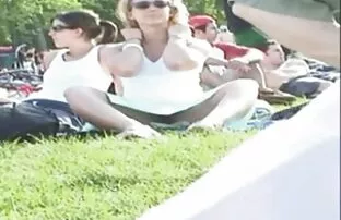 زنجي مارس الجنس تنزيل مقاطع سكس اجنبي فتاة بيضاء شابة مع ماء الصنبور.