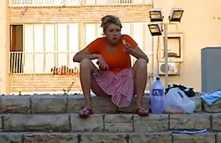 فتاة ترتديه سخيف. افلام سكس اجنبية تحميل