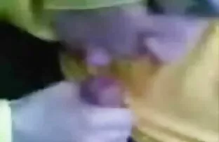 فتاة تنزيل فيديوسكس اجنبي واحدة ولكن اثنين من الثقوب.