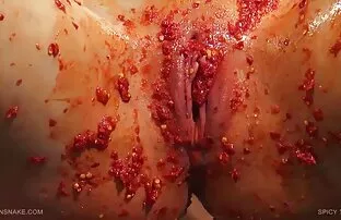 المرأة الإستونية العادة السرية على الأريكة. سكس تحميل اجنبي