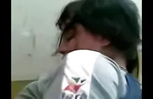 الحلمات في الملابس سكس اجنبي التحميل الداخلية هي اللعين على العشب.