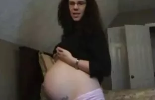 الحصول على سكس اجنبي التحميل المباشر حمولة من نائب الرئيس على الثدي.