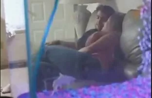 فتاة مع النظارات التعامل تنزيل فيلم سكس اجنبي مع قضيب كبير.
