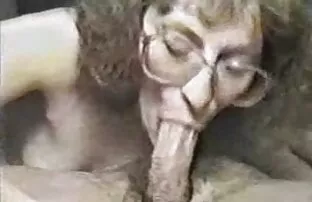 امرأة جميلة ركوب ديك. تنزيل سكس اجنبي مترجم