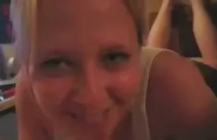 يجب على المشغل أن يمارس الجنس مع امرأة شابة في الصب. تحميل سكس اجنبي مجاني