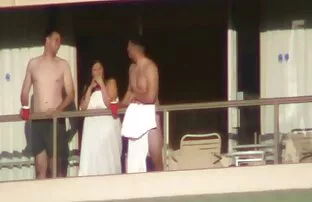 فتاة تبدو شرقية تمارس مقاطع سكس اجنبي تحميل الجنس.