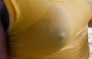 أصابع شقراء في تنزيل سكساجنبي بوسها.