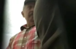 سمر ركوب ديك تنزيل سكساجنبي بعد الرضاعة.