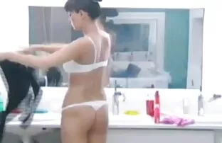 اتخاذ اللسان خارج افلام سكس اجنبي تنزيل المدينة.