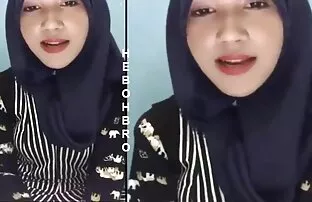 صديق يمارس تنزيل سكس اجنبي مجاني الجنس مع فتاة امام صديقها.