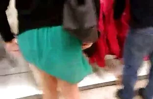 الرجل تنزيل مقاطع سكس اجنبيه الأبيض سخيف النساء السود في الحمام.