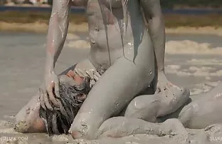 رجل يلعب تحميل سكس اجنبي نار ألعاب الجنس.